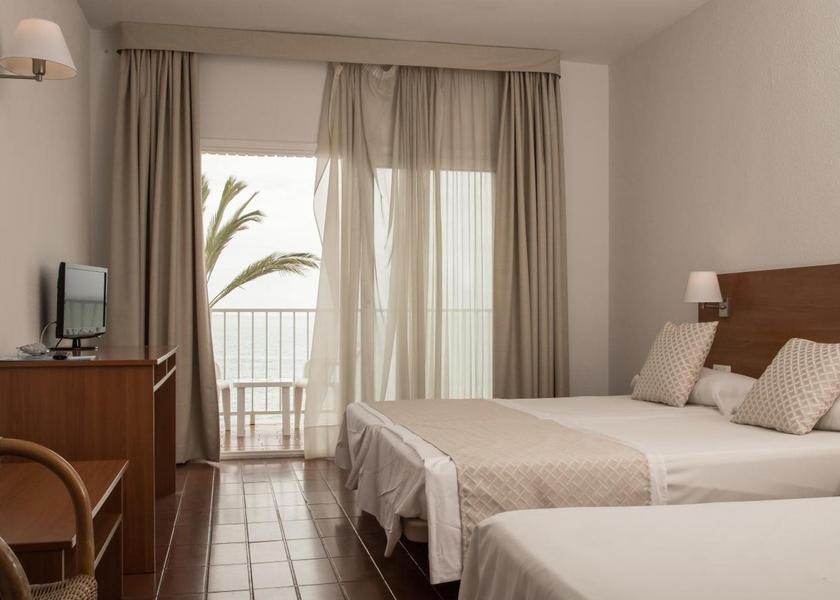 Catalonia Alcanar Triple Room