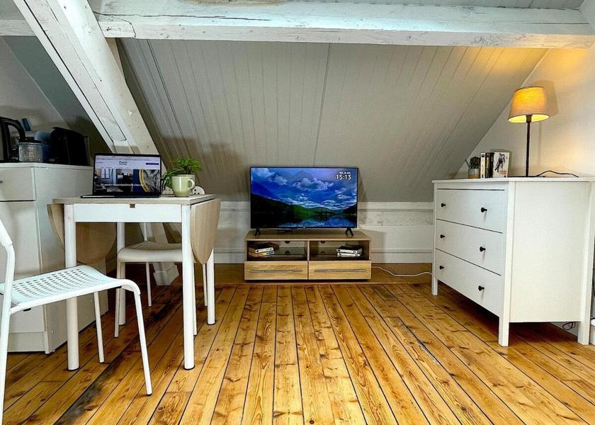 Centre-Loire Valley Dreux Standard Studio