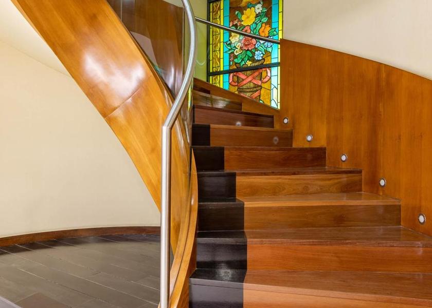 Community of Madrid Aranjuez Lobby