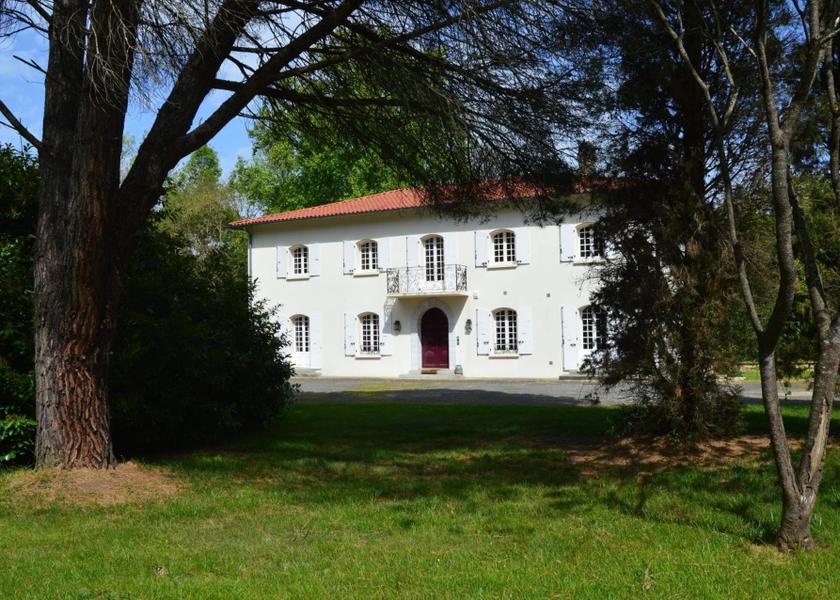 Occitanie Arnaud-Guilhem Entrance