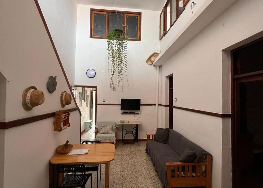 Shared lounge/TV area