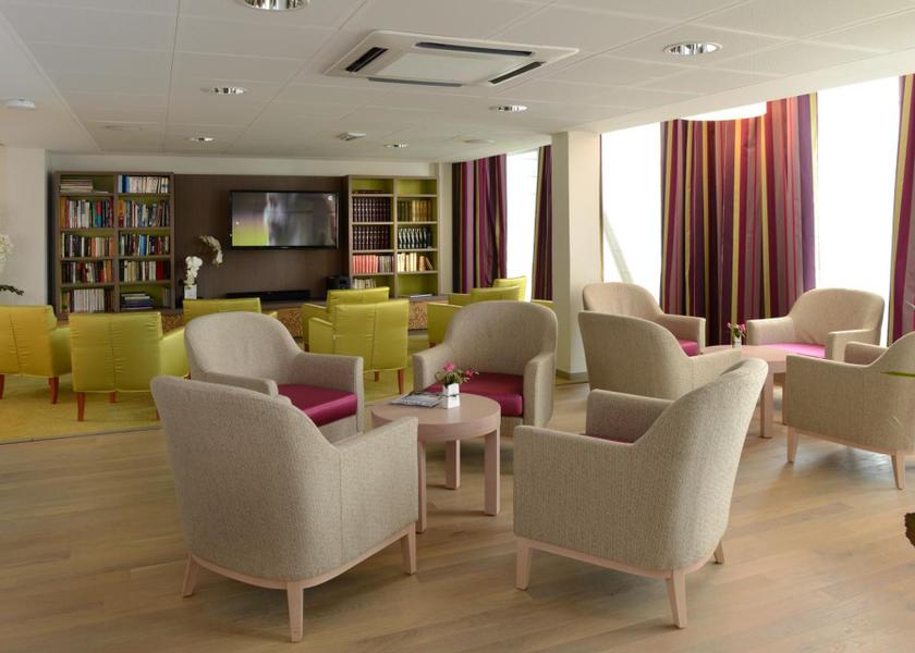 Shared lounge/TV area