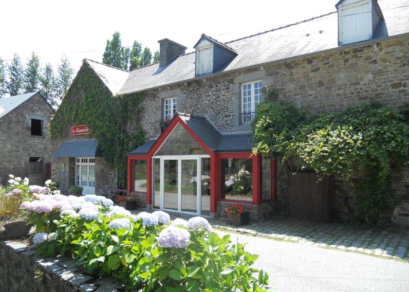 Brittany Mont-Dol Exterior view