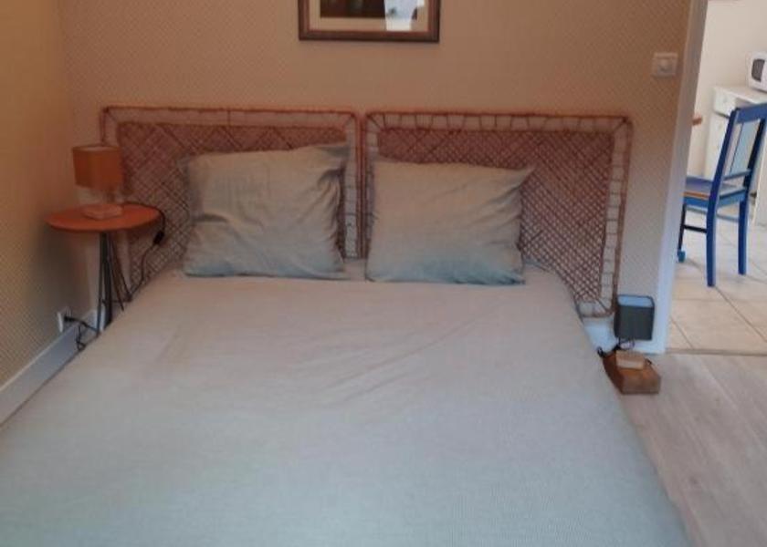 Centre-Loire Valley Goussainville Double Room with Private Bathroom