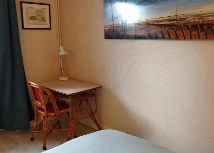Centre-Loire Valley Goussainville Double Room with Private Bathroom