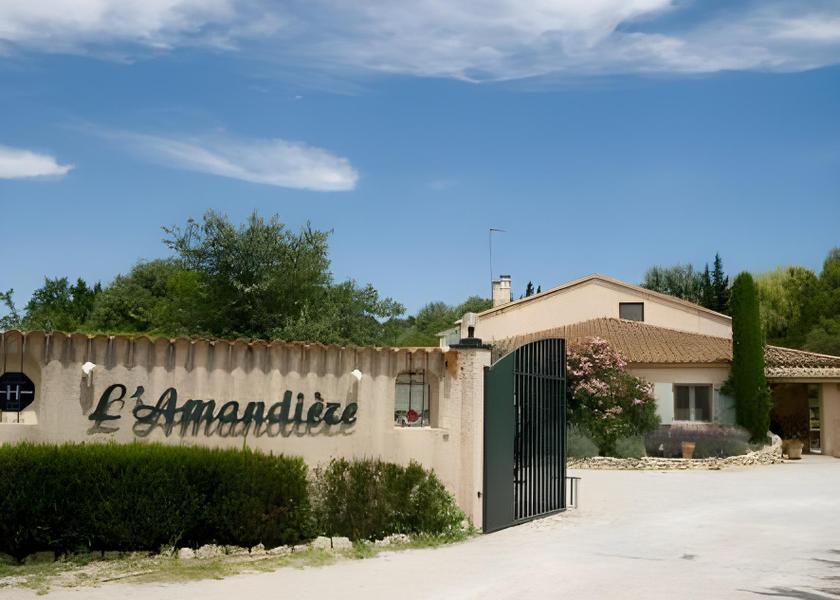 Provence-Alpes-Côte d'Azur St.-Rémy-de-Provence Exterior view