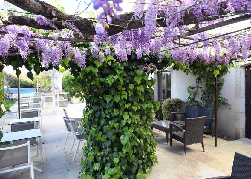 Provence-Alpes-Côte d'Azur St.-Rémy-de-Provence Exterior view