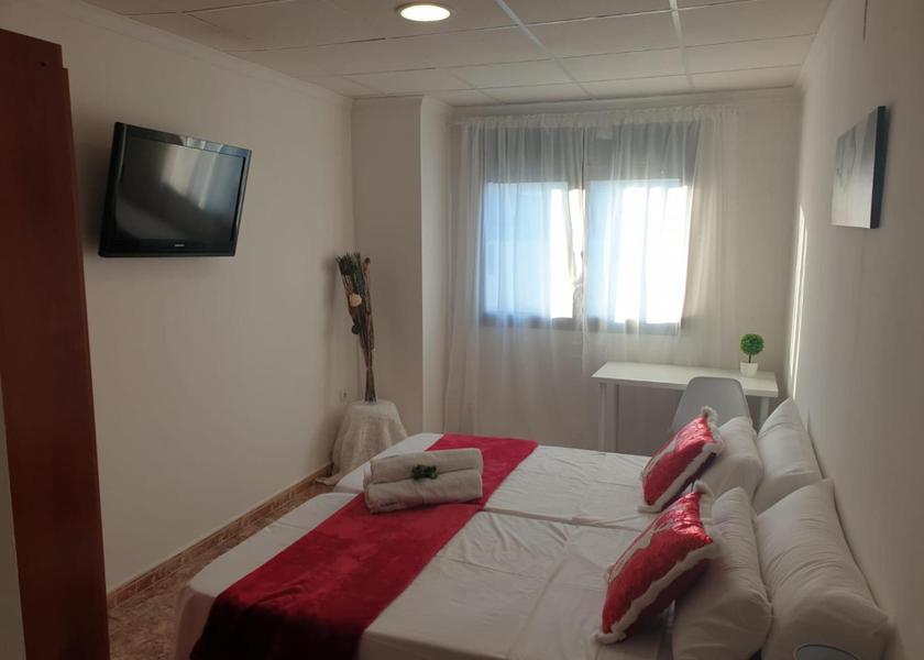 Valencian Community Manises Triple Room with Private Bathroom