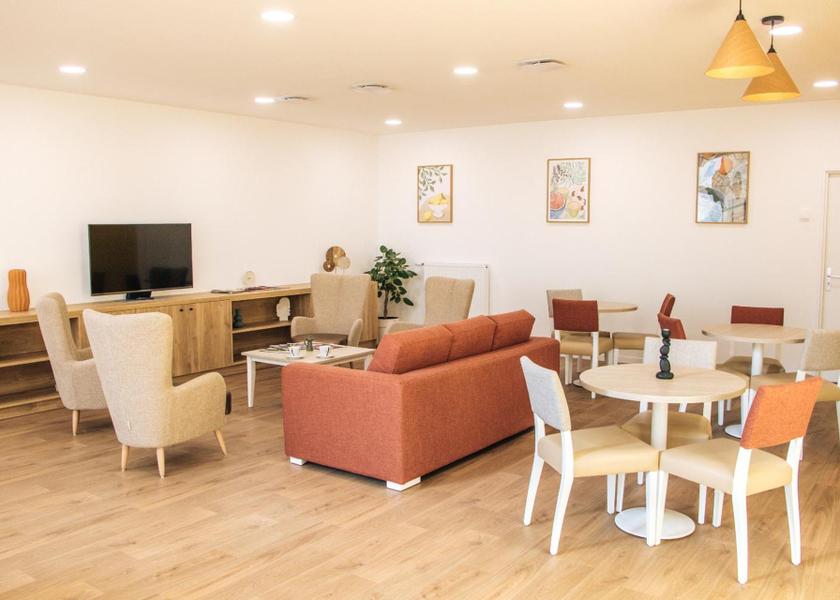 Shared lounge/TV area