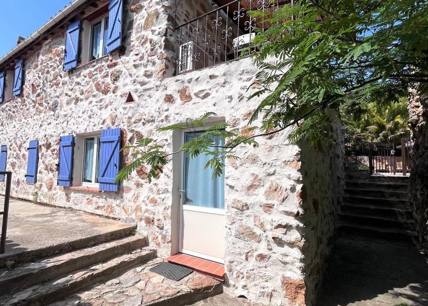 Occitanie Oms Exterior view