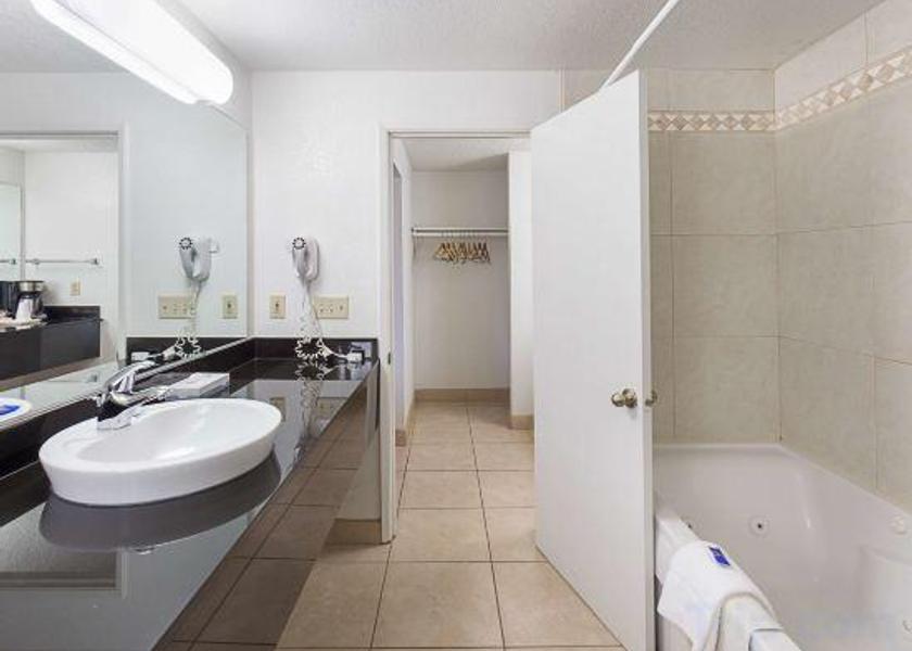 Oregon Gold Beach King Room - Disability Access - Non-Smoking