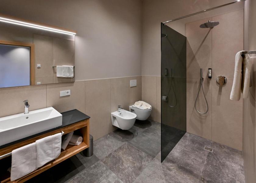 Trentino-Alto Adige Lagundo Two-Bedroom Apartment with View