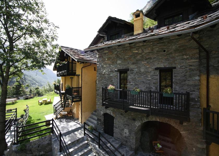 Valle d'Aosta Antey-Saint-Andre Balcony/terrace