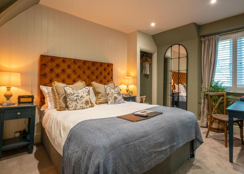 England Corsham King Room