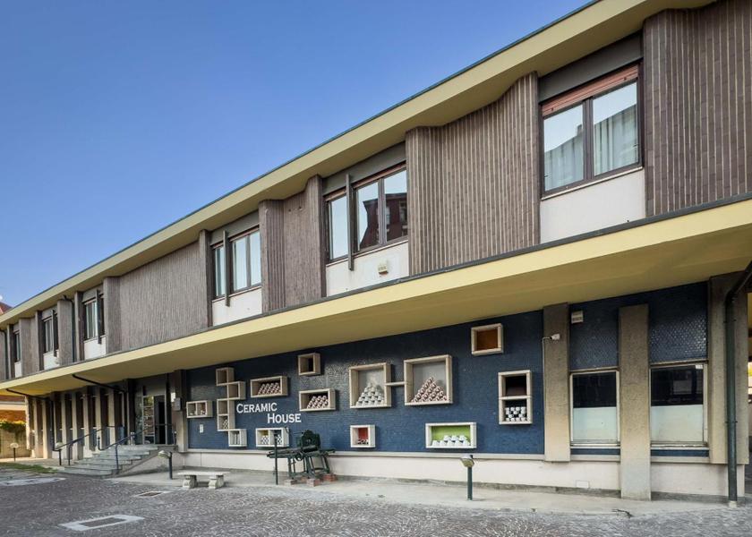 Lombardy Baranzate Exterior view