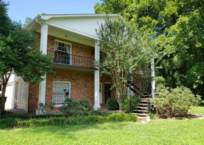 Mississippi Holly Springs Exterior view