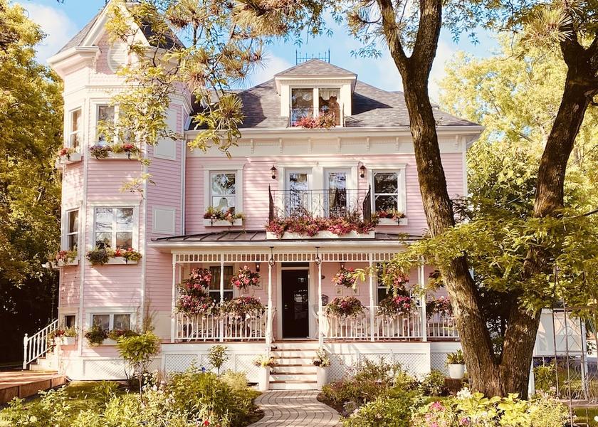 Quebec Hudson Front of property