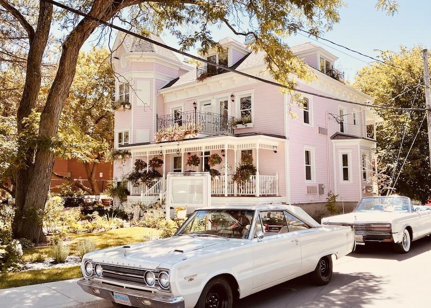 Quebec Hudson Exterior