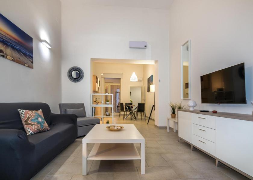 Shared lounge/TV area