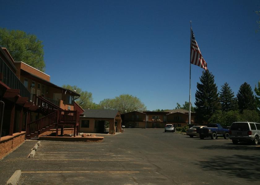 Colorado Montrose Property grounds