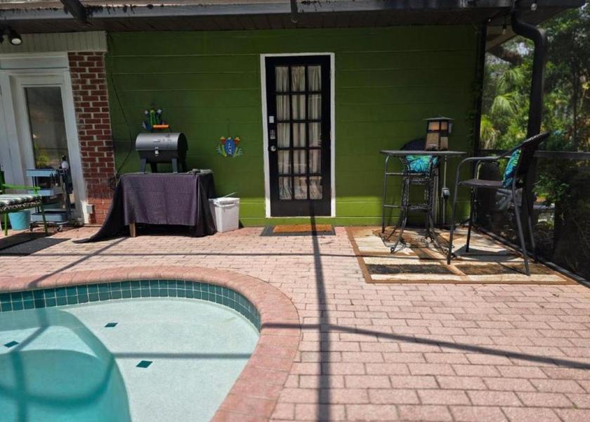 Swimming pool