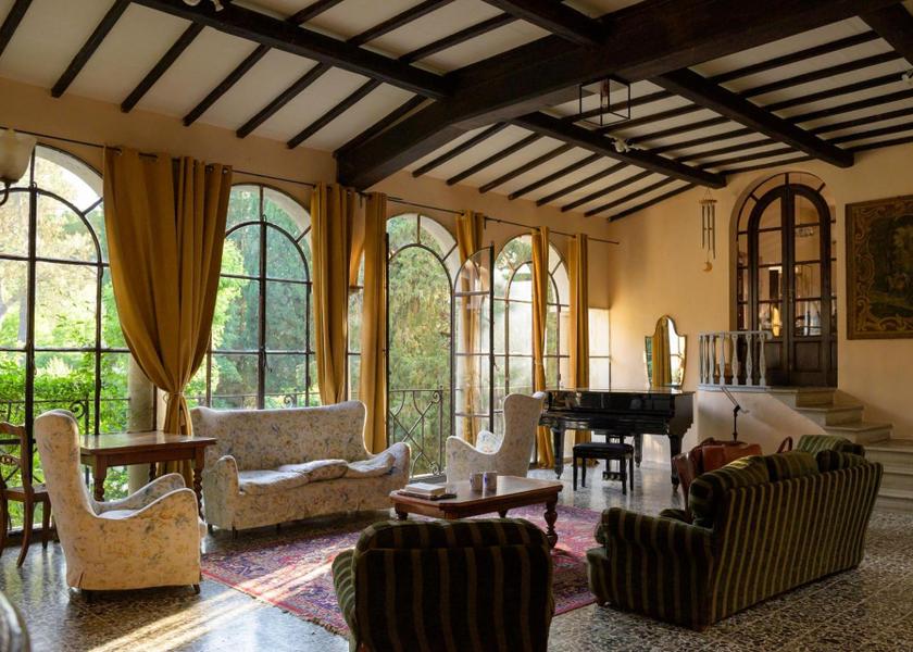 Shared lounge/TV area