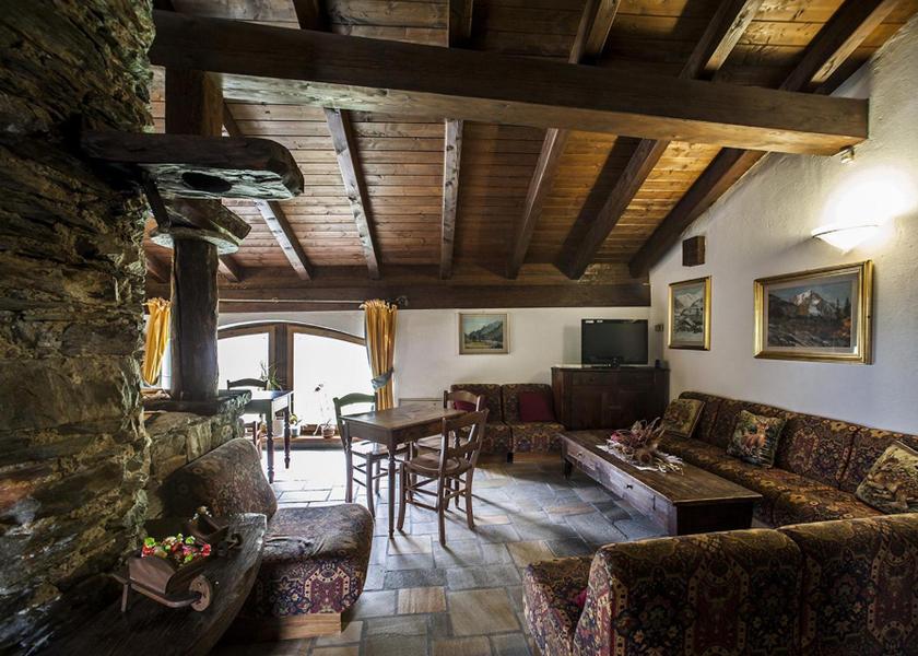 Shared lounge/TV area