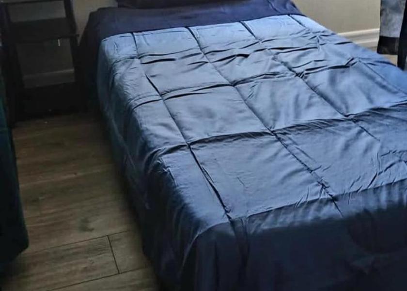 California Westminster Single Bed in Mixed Dormitory Room