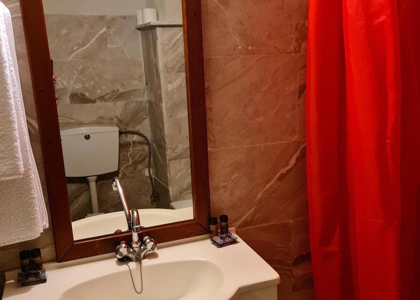 Central Greece Distomo-Arachova-Antikyra Comfort Quadruple Room