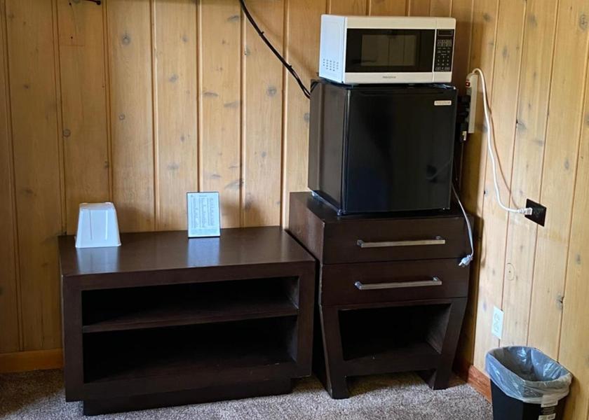 Michigan Ironwood Superior Queen Room