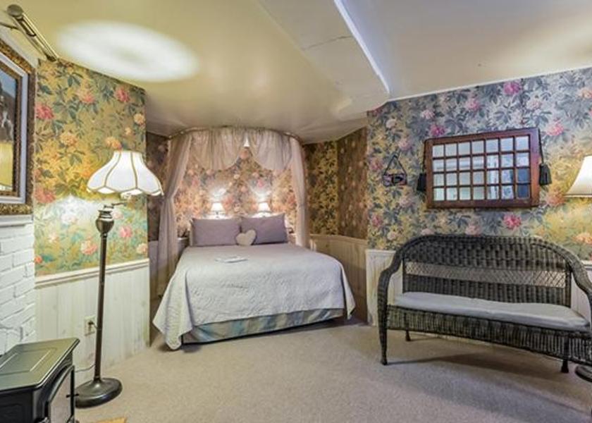 Michigan Fennville Deluxe Queen Studio 