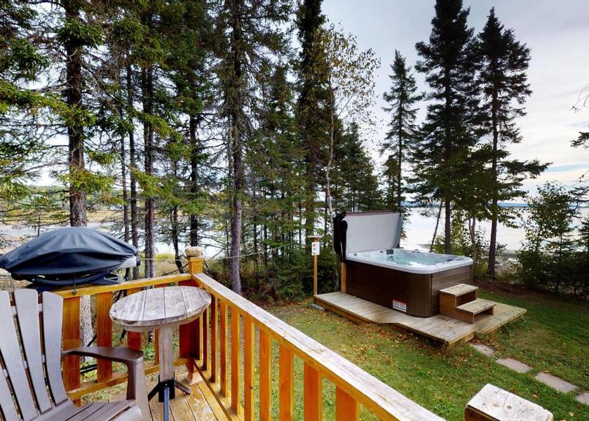 Quebec Gaspé Chalet with Hot Tub - Le Mikmak