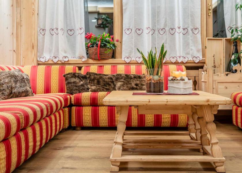 Shared lounge/TV area