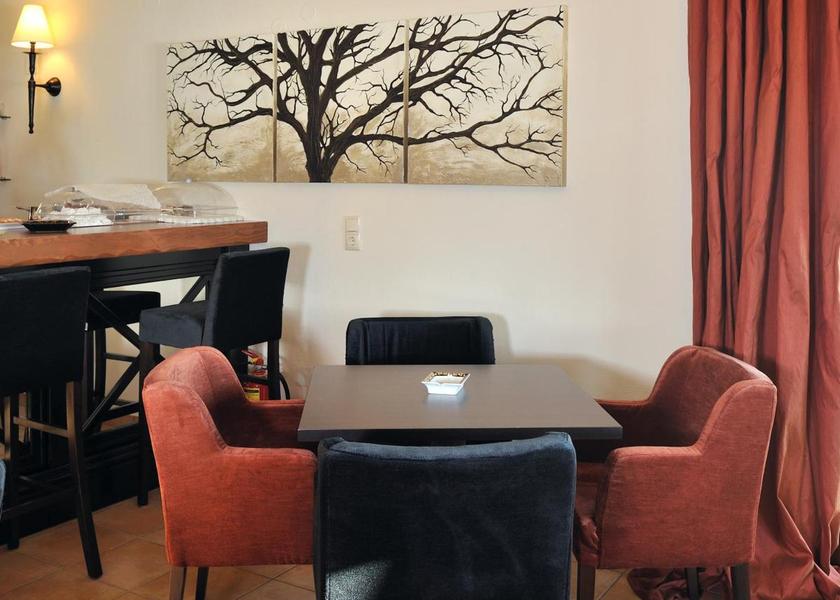 Shared lounge/TV area