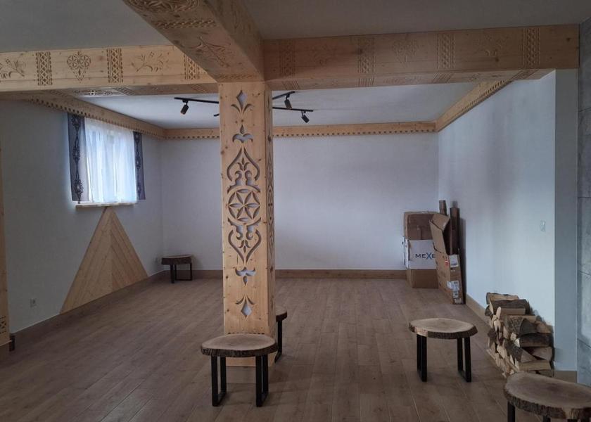 Shared lounge/TV area