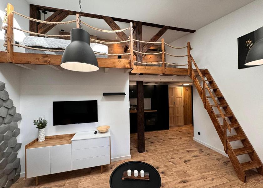 Shared lounge/TV area