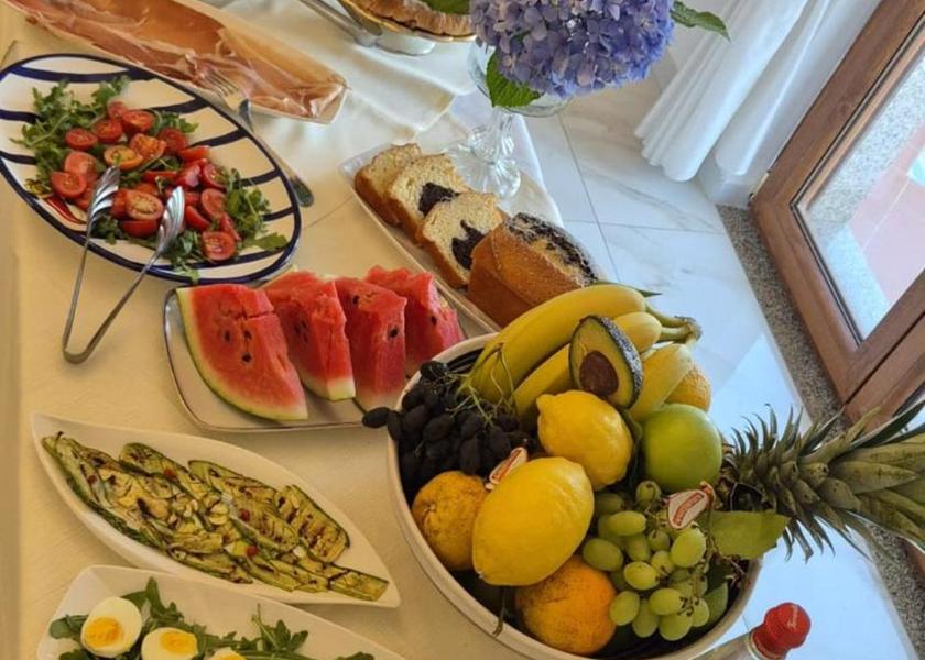 Campania Lettere Food and beverages