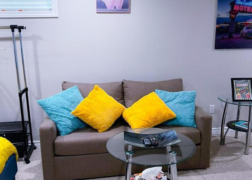 Ontario London Double Room with Private Bathroom