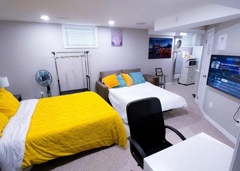 Ontario London Double Room with Private Bathroom