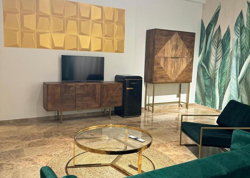 Shared lounge/TV area