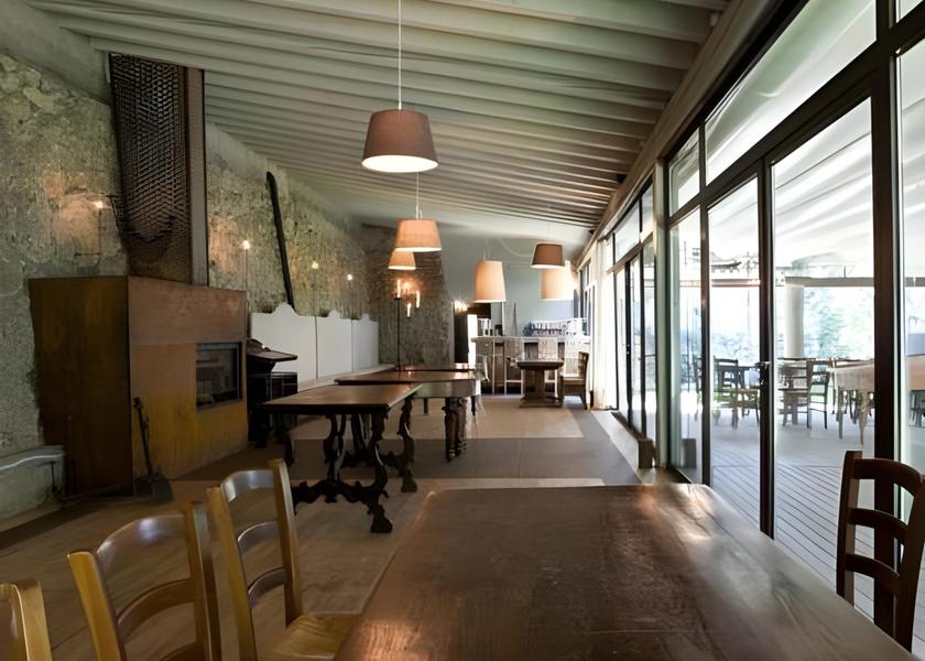 Lombardy Cologne Interior view