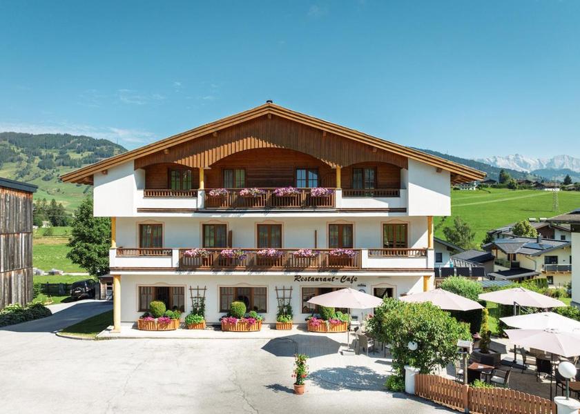 Salzburg State Lend Exterior view