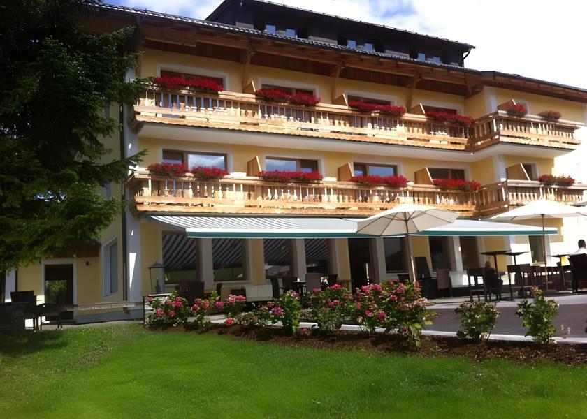 Salzburg State Hallein Exterior view