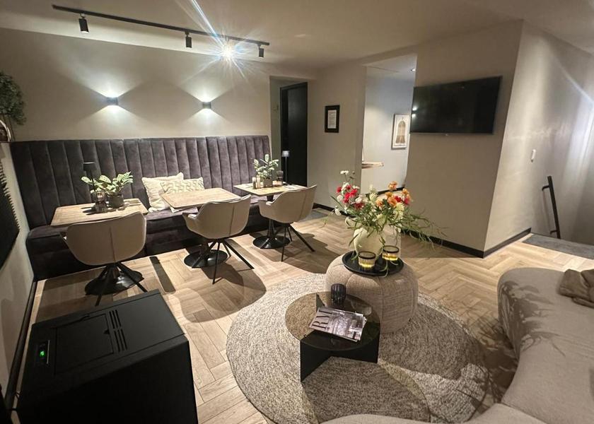 Shared lounge/TV area