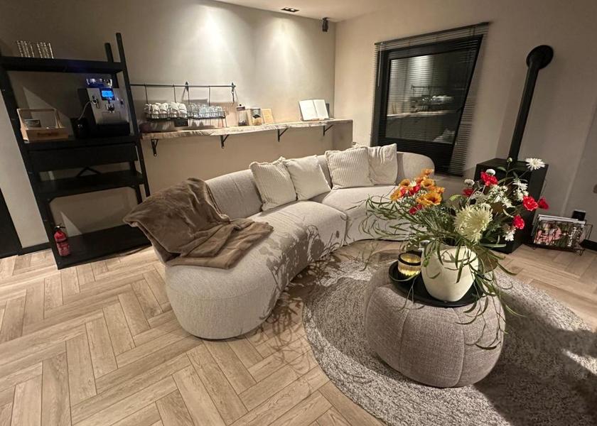 Shared lounge/TV area