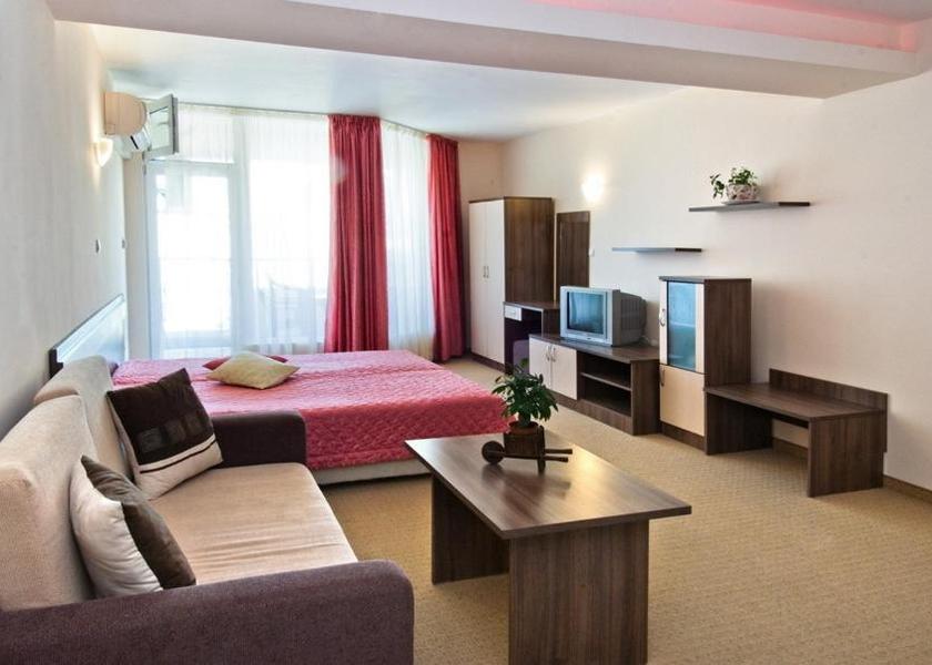 Shared lounge/TV area