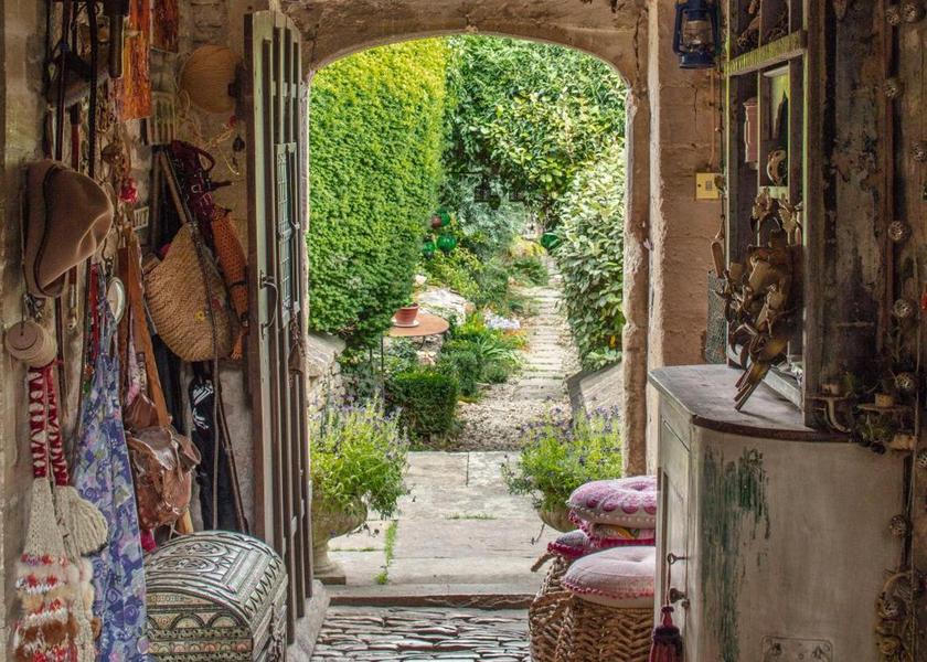 England Burford Facilities