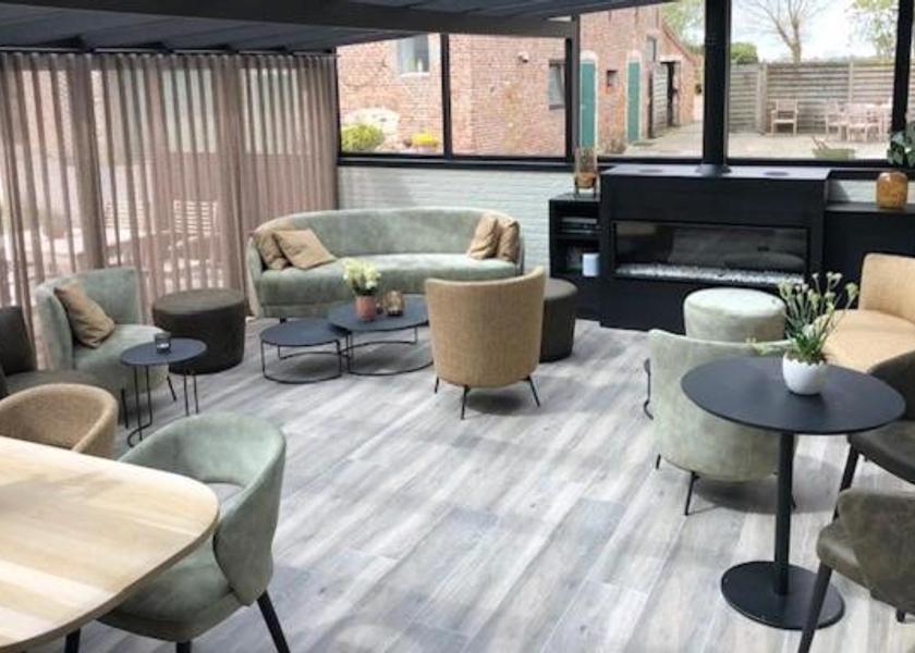 Shared lounge/TV area