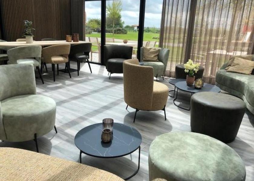 Shared lounge/TV area