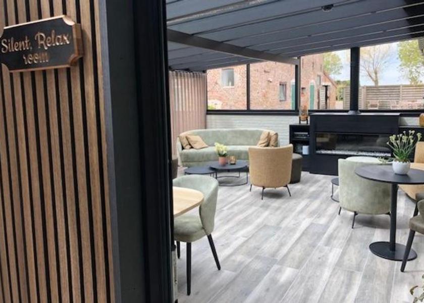 Shared lounge/TV area